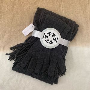 New York & Company Scarf and Mitten Set (Gray)